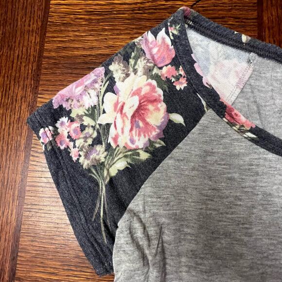 Threads Studio Gray Floral Super Soft Short Sleeve Shirt Womens Medium - Picture 4 of 8